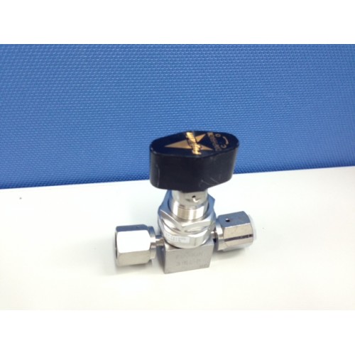 FUJIKIN 038819 1/4 Turn Manual Valve 1/4" 316L-P Stainless DIAPHRAGM Valve